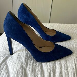 Suede pointy pumps